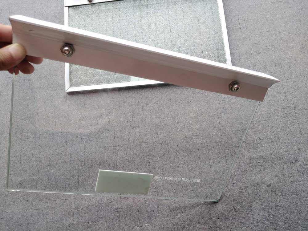 单片铯钾防火玻璃挡烟垂壁